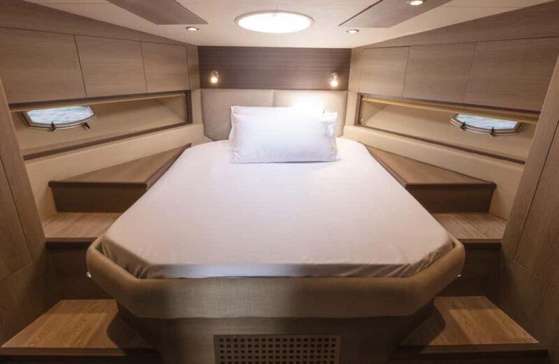 Affordable Yacht Rental Viktoriia from Dubai Marina - Key Points