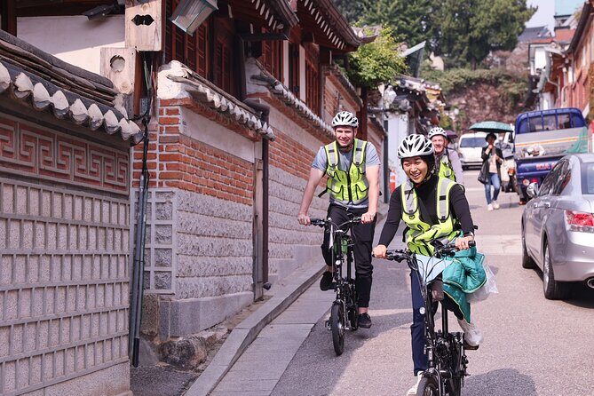 Afternoon E-bike tour and "Happy Hour" food and drinks - What the Reviews Say