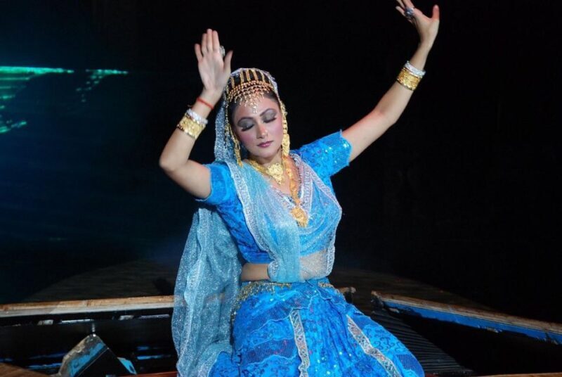 Agra: Mohabbat the Taj show tickets and agra transfers - The Show: An Artistic Retelling of Love and History