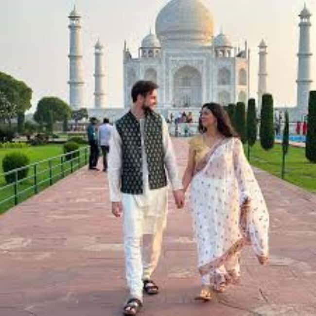 Agra: Skip the Line Taj Mahal with photographer & Dress Rent - Exploring the Taj Mahal with Ease and Style
