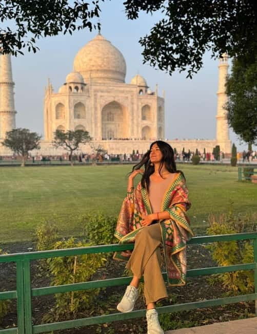 Agra: Taj Mahal Guided Tour with Photographer & Rental Saree - Cultural and Photographic Highlights