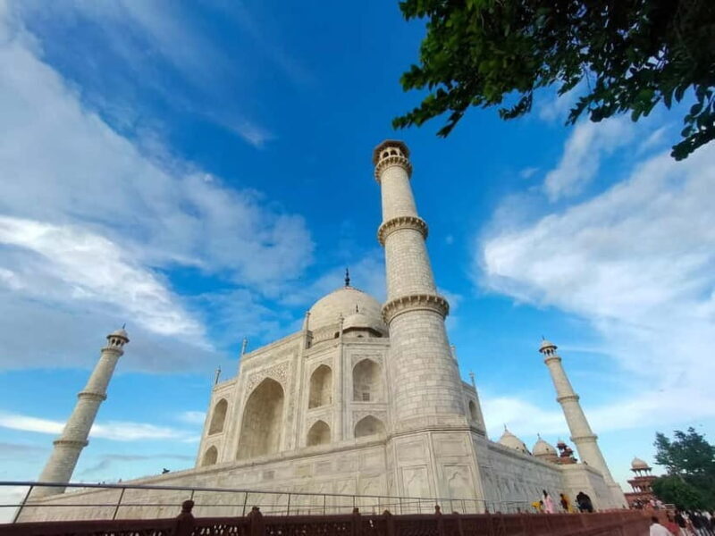 Agra: Taj Mahal Guided Tour with Photographer & Rental Saree - Who Should Consider This Tour?