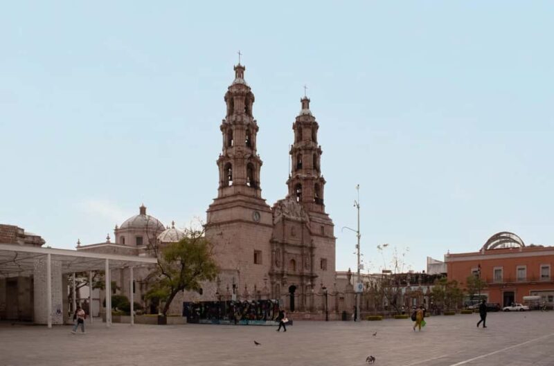 Aguascalientes through the eyes of architecture, art, history, and coffee. - Discovering Aguascalientes: An Architectural and Artistic Journey