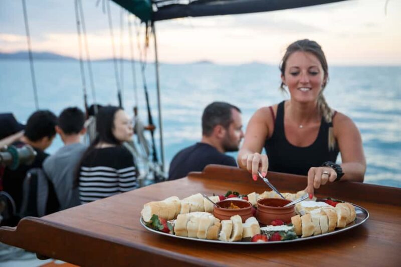Airlie Beach: Providence Whitsundays Tallship Sunset Sail - Key Points