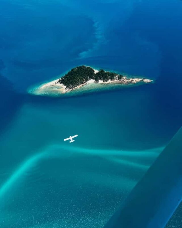 Airlie Beach: Whitsundays & Great Barrier Reef Scenic Flight - Key Points