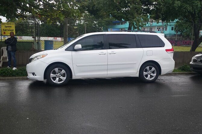Airport port silver taxi transfer private to pop center - Who Should Consider This Transfer?