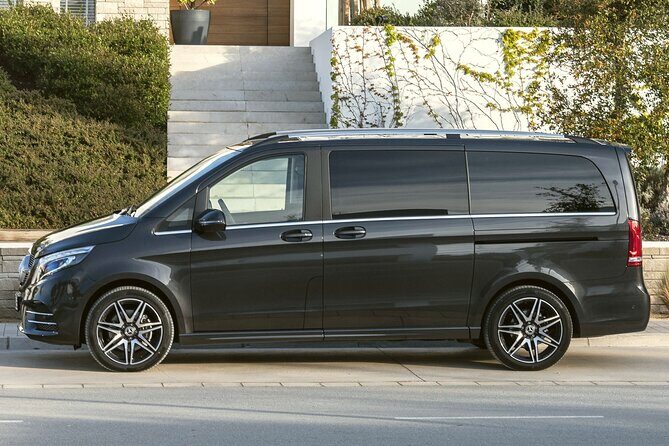 Airport Transfer: Sydney to Sydney Airport SYD by Luxury Van - The Vehicle and Comfort