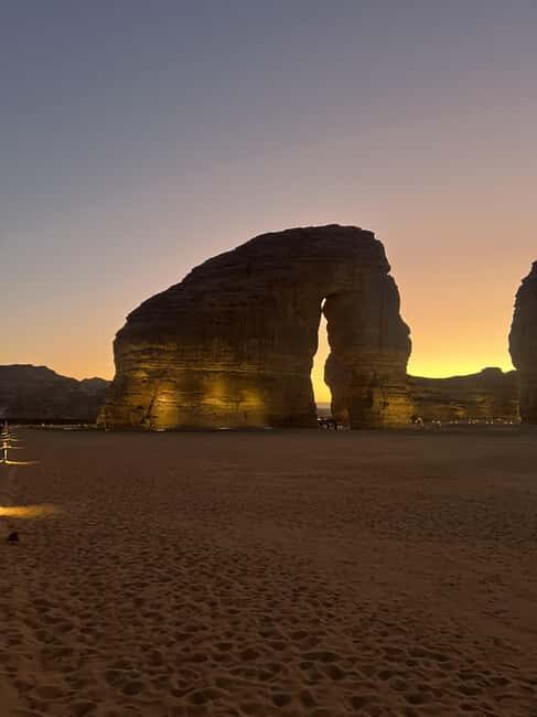 Al-Ula: Old Town, Hegra, and Elephant Rock Day Tour - The Old Town: Walking Through 800 Years of History