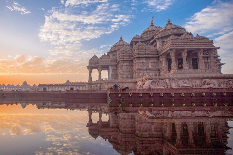 All Inclusive Akshardham Temple Tour with Light & Water Show - Key Point #3: The Water and Light Show — A Nighttime Spectacle