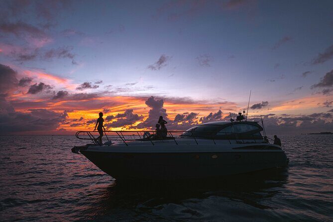 All Inclusive Cancun: Coast & Fun 4 hrs Luxury Yacht 50' Cranchi - The Gourmet Experience: Food and Drinks