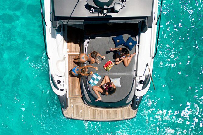 All Inclusive Cancun: Coast & Fun 4 hrs Luxury Yacht 50' Cranchi - The Experience: A Balance of Relaxation and Adventure