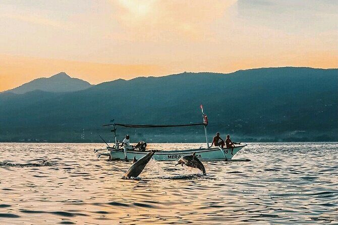 All inclusive Lovina Dolphins Sunrise tour, Waterfall & Temple - Cultural and Spiritual Reflection at Ulun Danu Beratan Temple