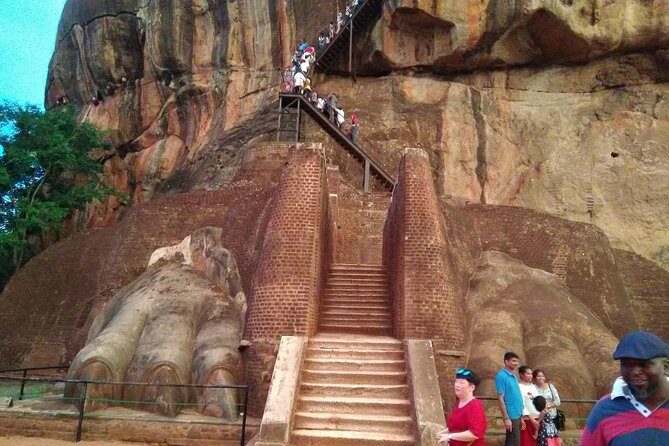 All inclusive Private Day tour Sigiriya, Dambulla & traditional village tour - Key Points