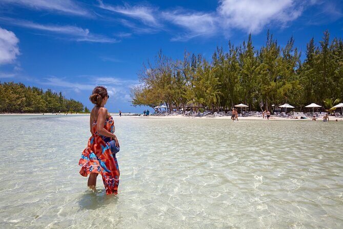 All inclusive SPEEDBOAT FULL DAY to ILE AUX CERF & GRSE WATERFALL - A Deep Dive into the Experience