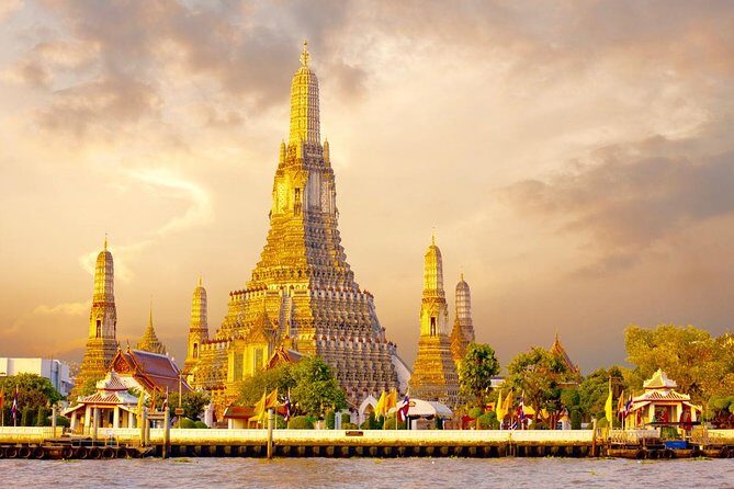 Amazing Bangkok Tour with Grand Palace, Emerald Buddha & Wat Arun - Final Stop: Local Product Store