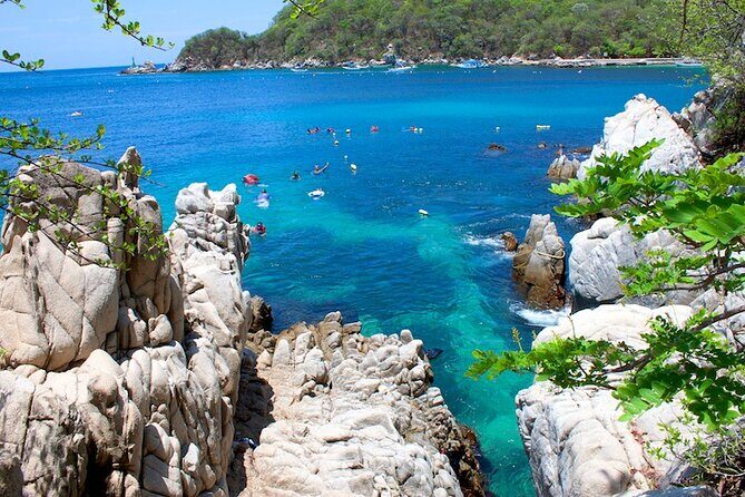 Amazing tour boat through wild nature in Huatulco Bays - Authentic Feedback from Travelers