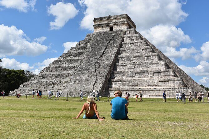 Amazing tour to Chichen Itza and 2 Cenotes (Ik Kil and Suytun) - Chichen Itza: The Iconic Ruins