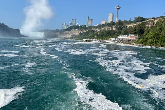 American Made Tour - Iconic Boat Ride, Cave of the Winds and More - Guided Experience: Guides and Atmosphere
