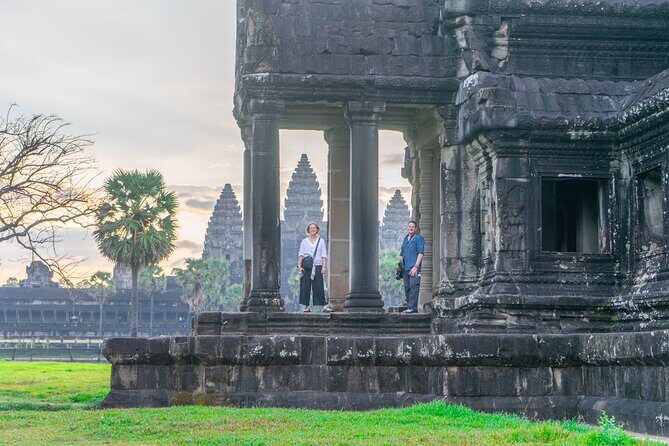 Angkor Adventure Vespa Tour - Inclusive local snacks & Lunch - The Experience at a Glance