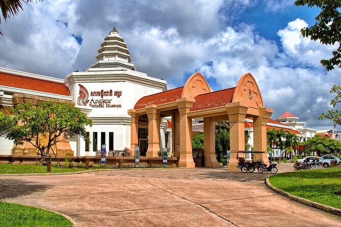 Angkor National Museum with transport - Key Points