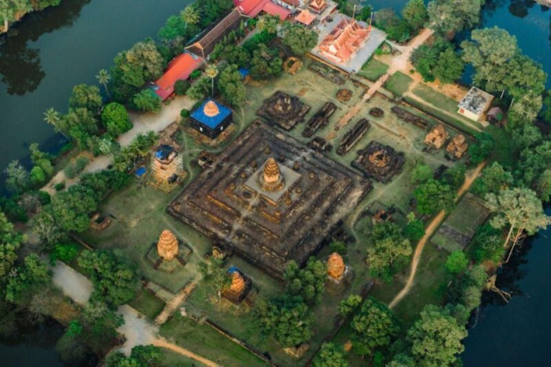 Angkor Stunning Hot Air Balloon - The Flight Over Bakong and the Surroundings