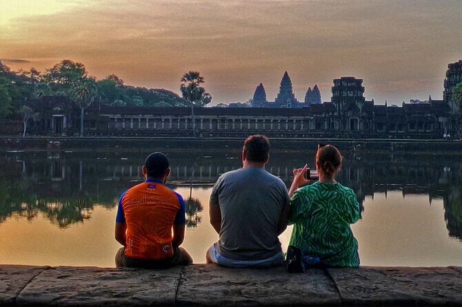 Angkor Sunrise Bike Tour - Breakfast & Lunch included - Key Points