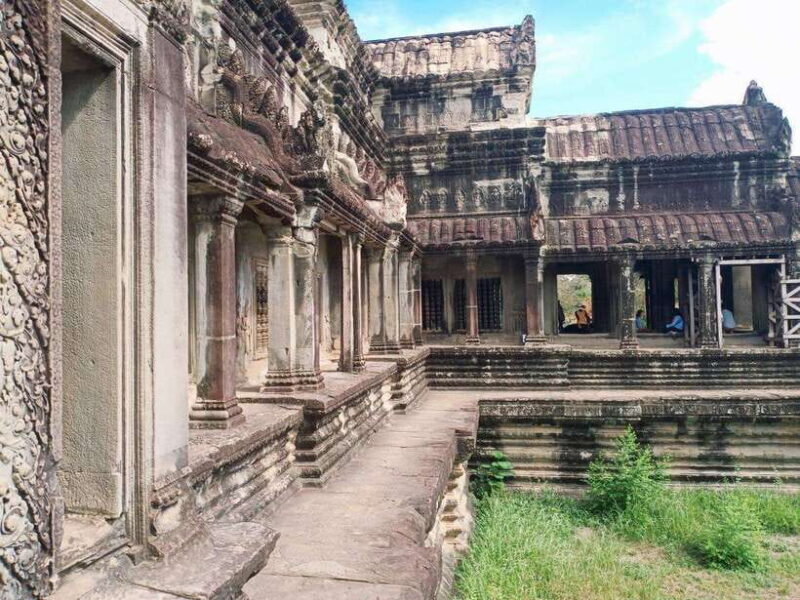 Angkor Wat, Angkor Thom, and Ta Prohm Day Trip with Sunset - The Convenience of Hotel Pickup and Transport