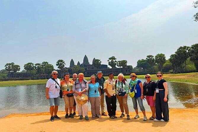 Angkor Wat Private Day Tour With Guide - Key Points