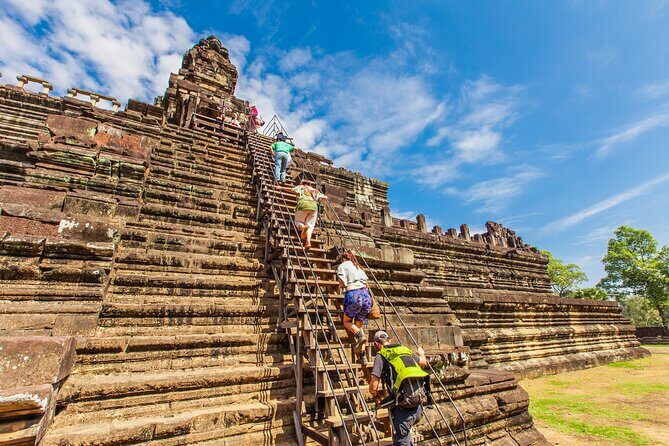 Angkor Wat Small Group Tour Inclusive lunch - Setting the Scene: What the Tour Offers