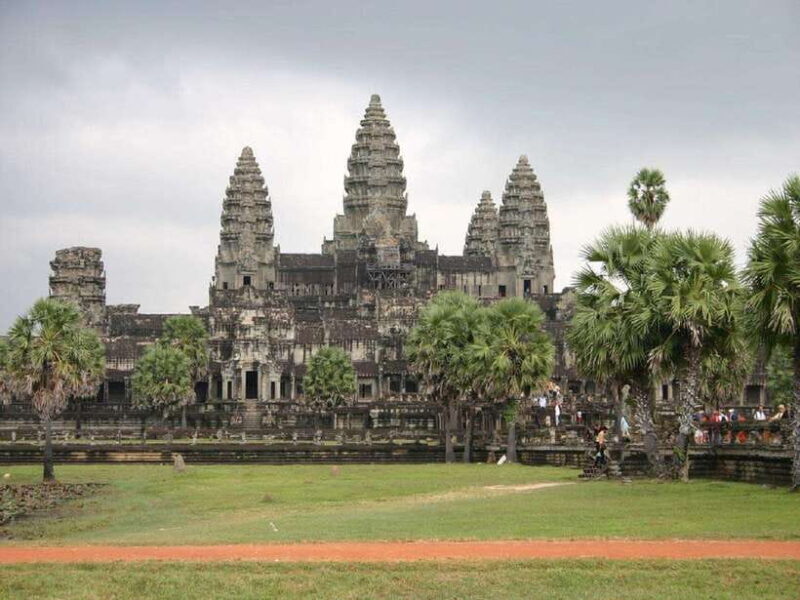 Angkor Wat Small Tour With Private Tuk Tuk - Key Points