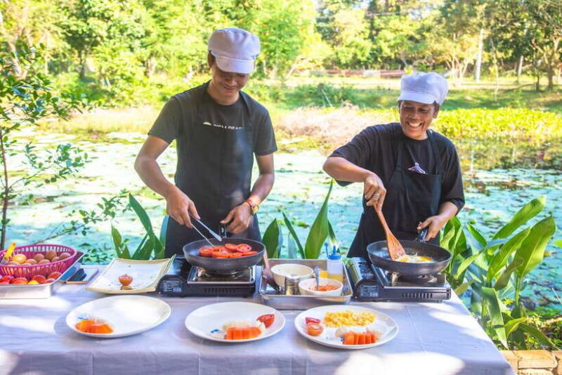 Angkor Wat: Sunrise Jeep Tour with Breakfast and Lunch - Key Points