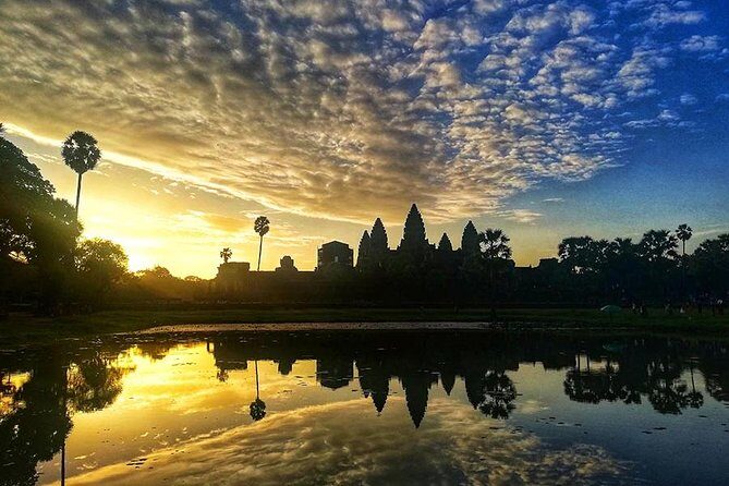 Angkor Wat Sunrise tour with Small - Group and Guide tours - Practical Aspects and What to Expect