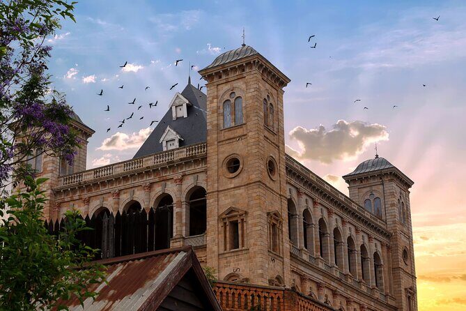 Antananarivo : Custom Walking Tour With A Guide (Private Tour) - What to Expect from the Tour Experience