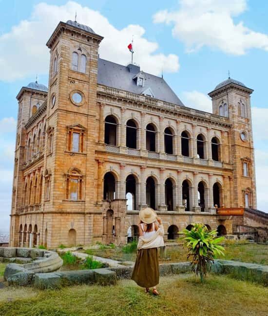 Antananarivo: Visit to the Queen's Palace and panoramic view All Inclusive - Key Points
