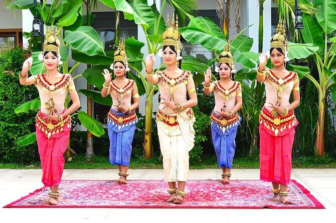 Apsara Dance Show with Dinner by Tuk-Tuk Roundtrip Transfer - A Genuine Cultural Night Out: Apsara Dance Show with Dinner in Siem Reap