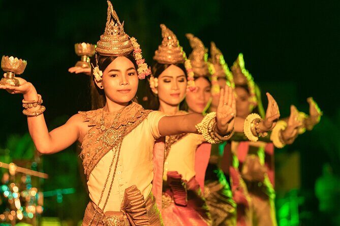 Apsara Dance Show with Dinner by Tuk-Tuk Roundtrip Transfer - Who Will Love This Experience?
