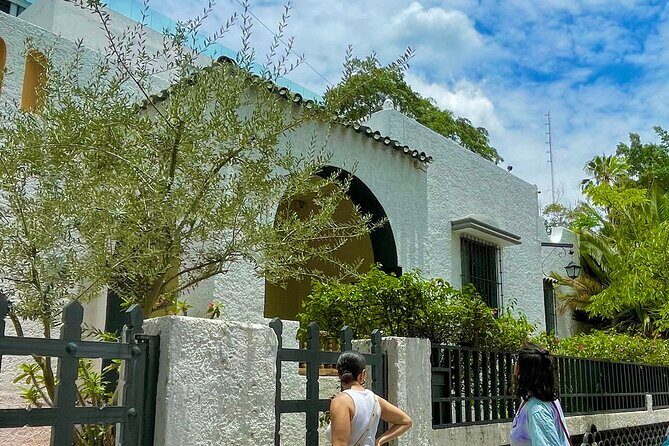 Architecture of Luis Barragan Walking Tour with Street Food - Practical Tips for Participants