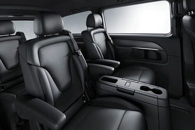 Arrival from Melbourne Airport MEL to Melbourne City by Minivan - Who Will Appreciate This Service?