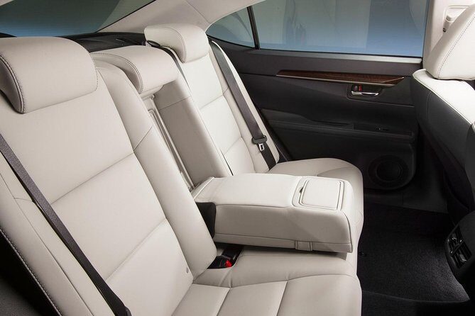 Arrival Private Transfe Toronto YYZ Airport to Toronto by Sedan - Detailed Review of the Airport Transfer Experience