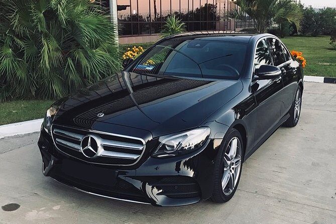 Arrival Private Transfer: Denver Airport DEN to Denver in Business Car - Key Points