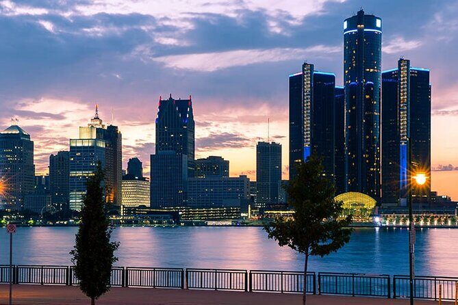 Arrival Private Transfer: Detroit Airport DTW to Detroit in Luxury SUV - What the Experience Looks Like