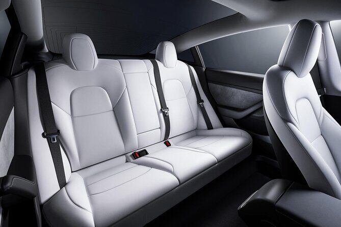 Arrival Transfer Montreal Airport YUL to Montreal by Sedan or SUV - The Sum Up