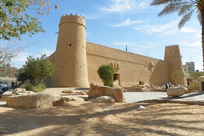 Arrival Transfer: Riyadh Airport RUH to Riyadh by Business Car - The Experience: Punctuality and Professionalism