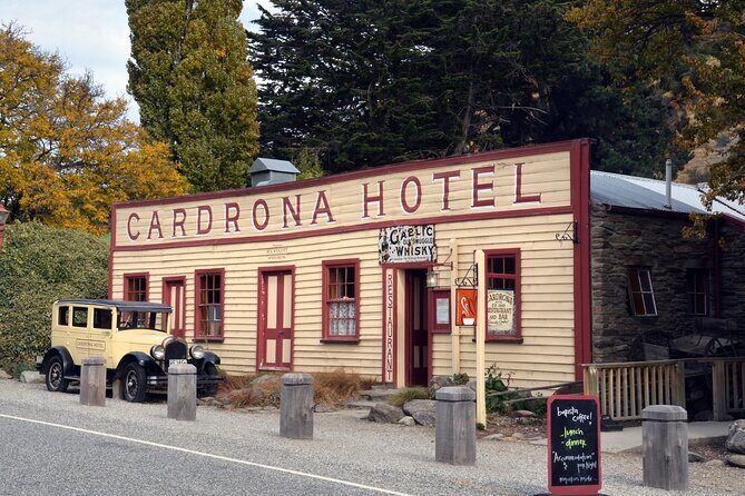 Arrowtown and Wanaka Highlights Tour from Queenstown - Transportation and Group Size