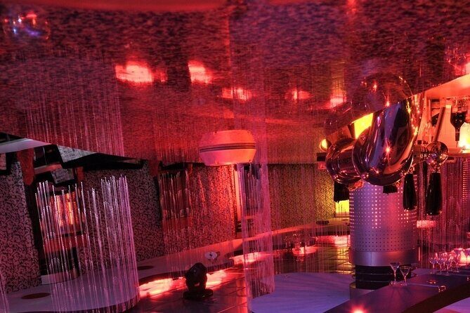 Arts District 4hr Shopping, Champagne, Photos, Limo Ride & Dinner - Authentic Experiences Backed by Great Reviews