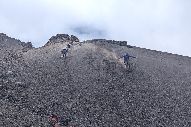 Ascension du Piton de la Fournaise en petit groupe - The Practicalities: Gear, Timing, and Safety