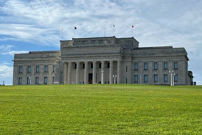 AUCKLAND CITY Full Day Tour with War Memorial Museum and Mt Eden - Wynyard Quarter and Marina Bay