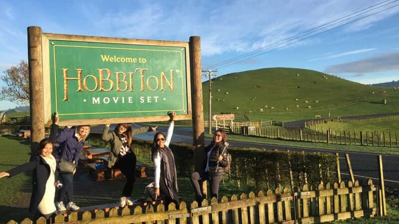 Auckland: Hobbiton & Waitomo Caves Small-Group Tour & Lunch - Who This Tour Is Best For