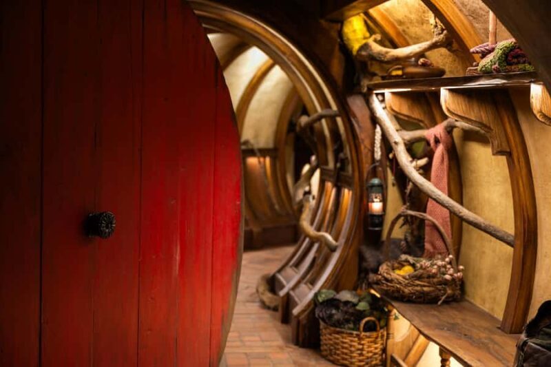 Auckland: Hobbiton & Waitomo Glow Worm Caves Private Tour - Starting Off: Seamless Pickup and Comfort