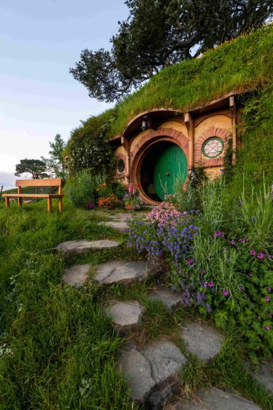 Auckland: Private Hobbiton Movie Set & Waitomo Caves Tour - Key Points